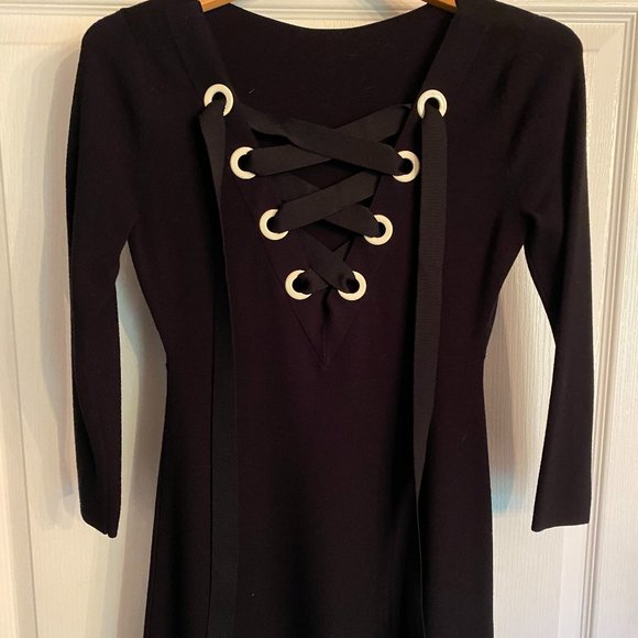 Elegant Black Midi Dress - Picture 4 of 4